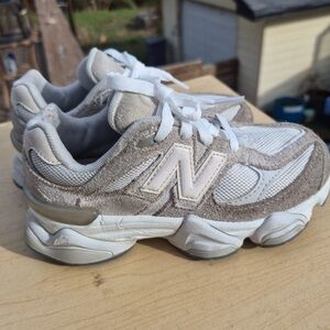 New Balance 9060 Kids size 13 Sneakers - Gray and White